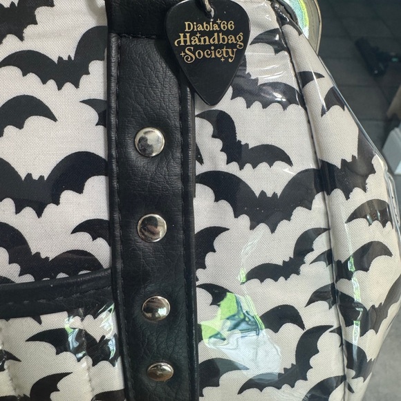 Diabla 66 Handbag Society Black and White Bat Kisslock Bag - Picture 6 of 9